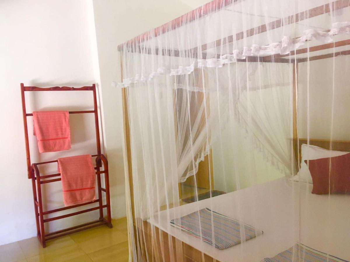 Arachchi Guest House Mirissa Exterior photo